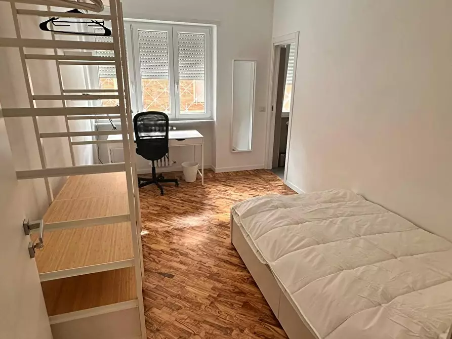 Immagine 1 di Camera in affitto  in Via Clisio a Roma