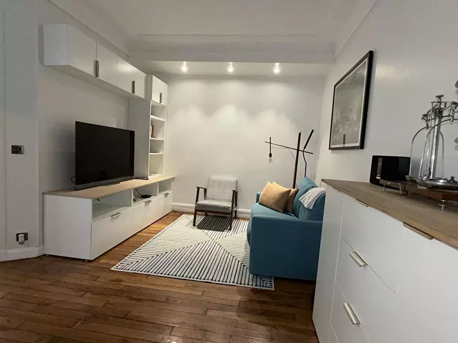 Immagine 1 di Appartamento in affitto  in Rue Saint-Didier a Paris 16
