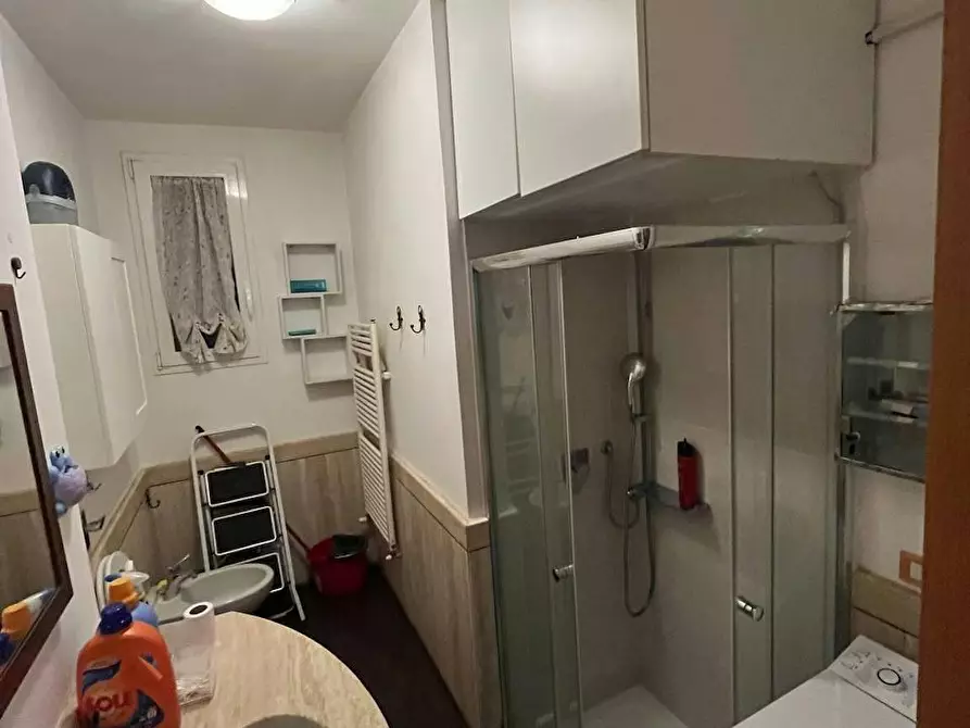 Immagine 2 di Camera in affitto  in Via Ippolito Nievo a Monza