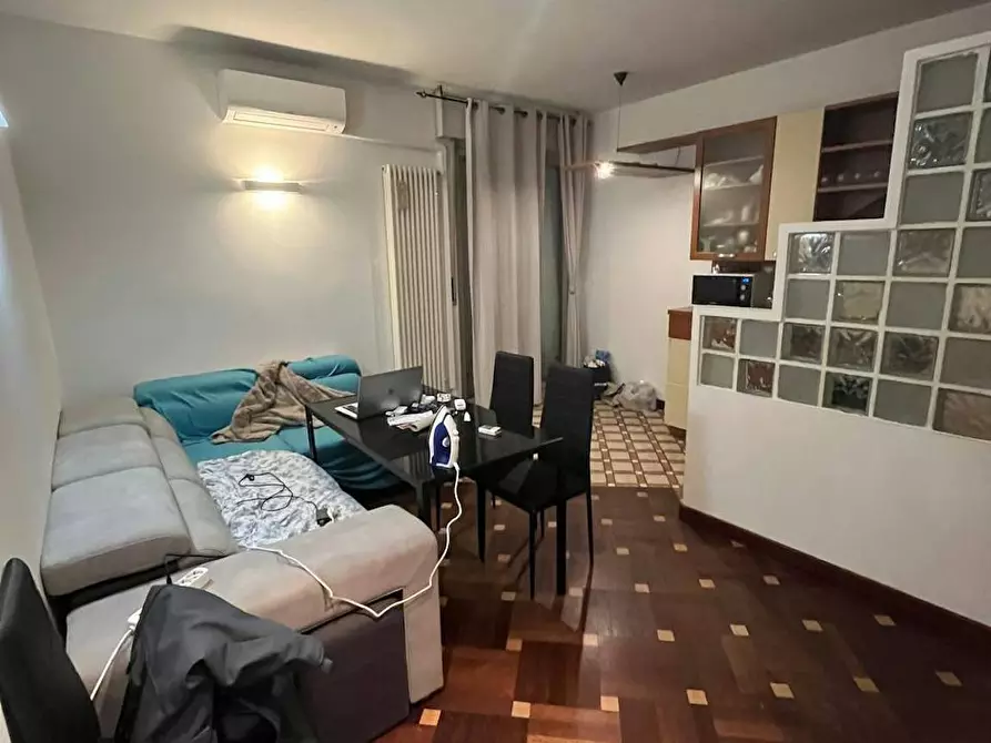 Immagine 1 di Camera in affitto  in Via Ippolito Nievo a Monza