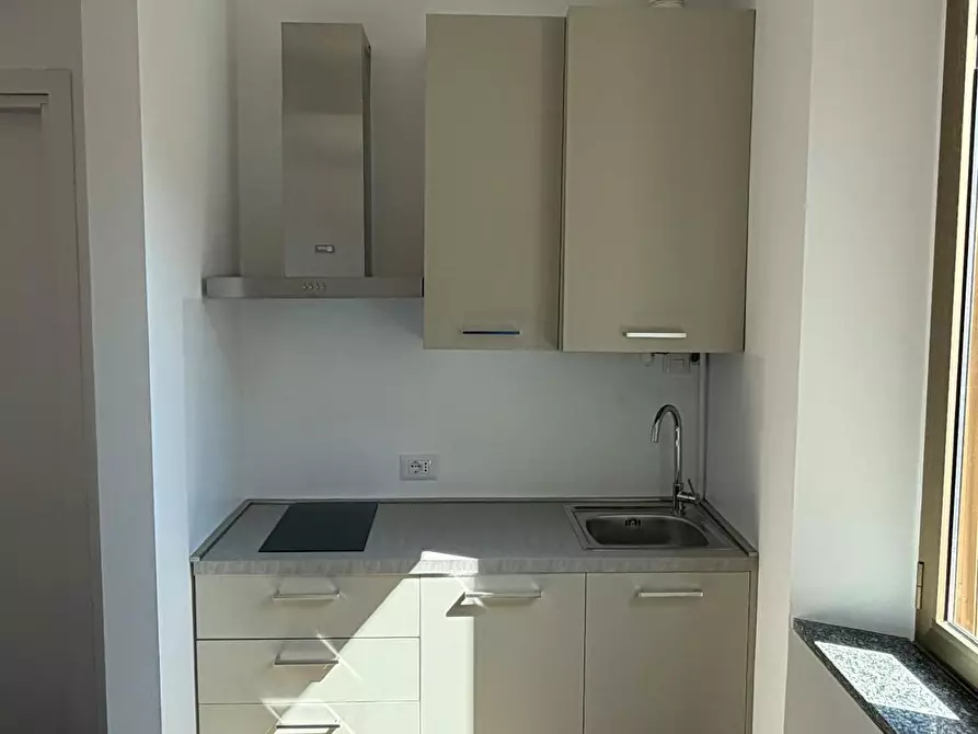 Immagine 3 di Casa indipendente in affitto  in Via Ascanio Sforza a Milano