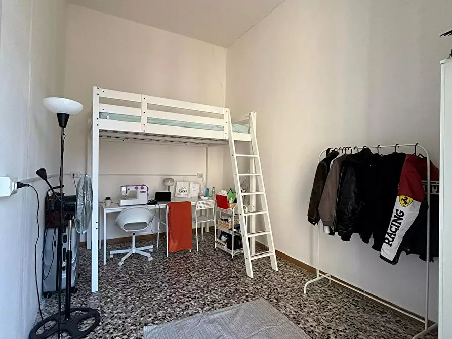 Immagine 2 di Camera in affitto  in Via dei Tribunali a Napoli