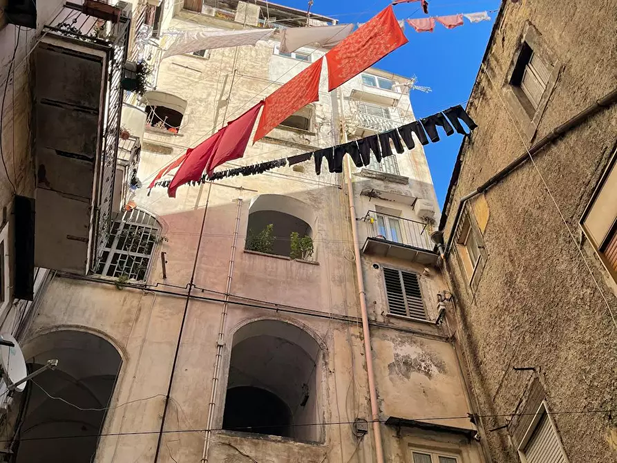 Immagine 10 di Camera in affitto  in Via dei Tribunali a Napoli