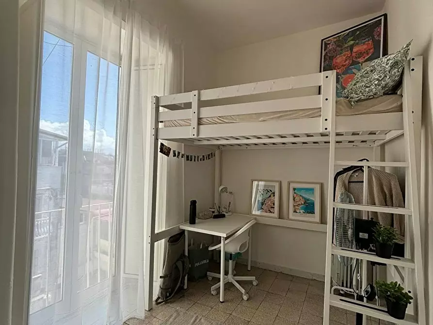 Immagine 2 di Camera in affitto  in Via dei Tribunali a Napoli