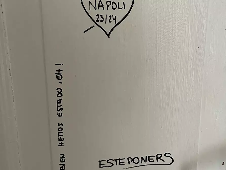 Immagine 8 di Camera in affitto  in Via dei Tribunali a Napoli