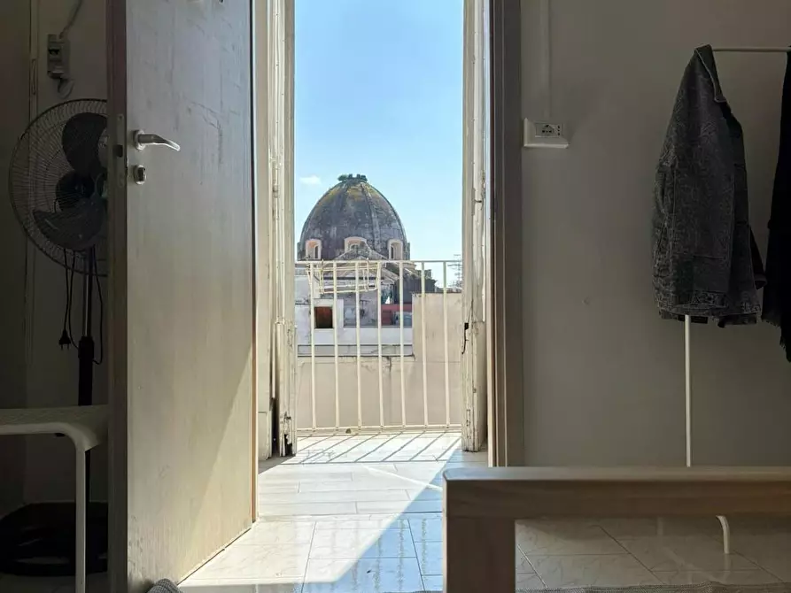 Immagine 3 di Camera in affitto  in Via dei Tribunali a Napoli