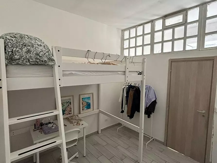 Immagine 1 di Camera in affitto  in Via dei Tribunali a Napoli