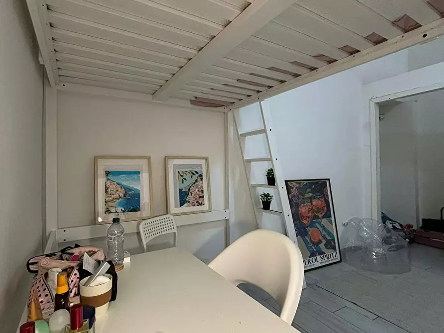 Immagine 4 di Camera in affitto  in Via dei Tribunali a Napoli