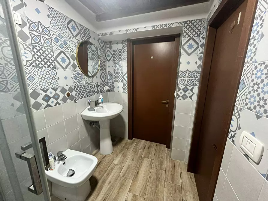 Immagine 2 di Camera in affitto  in Via dei Tribunali a Napoli