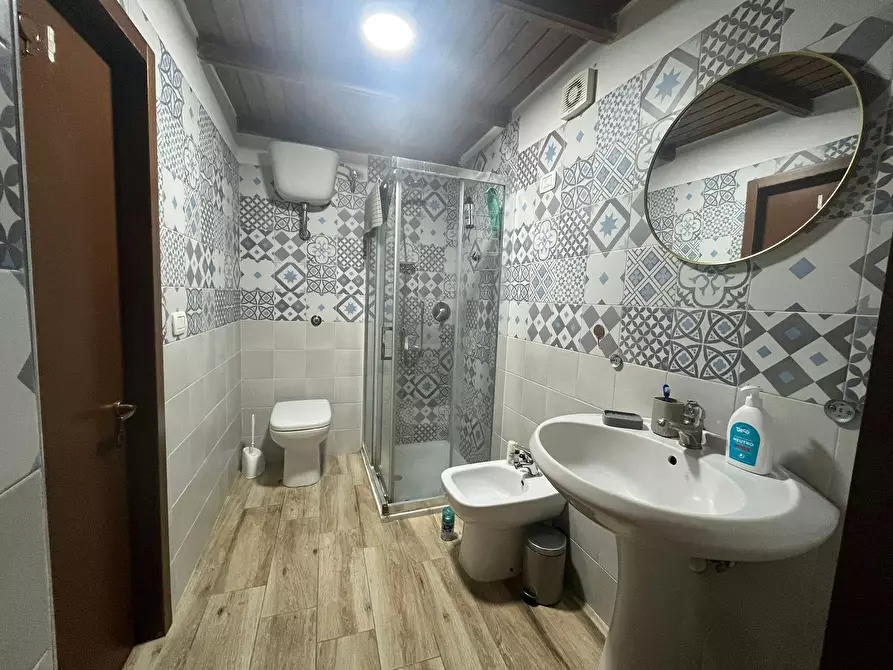 Immagine 4 di Camera in affitto  in Via dei Tribunali a Napoli