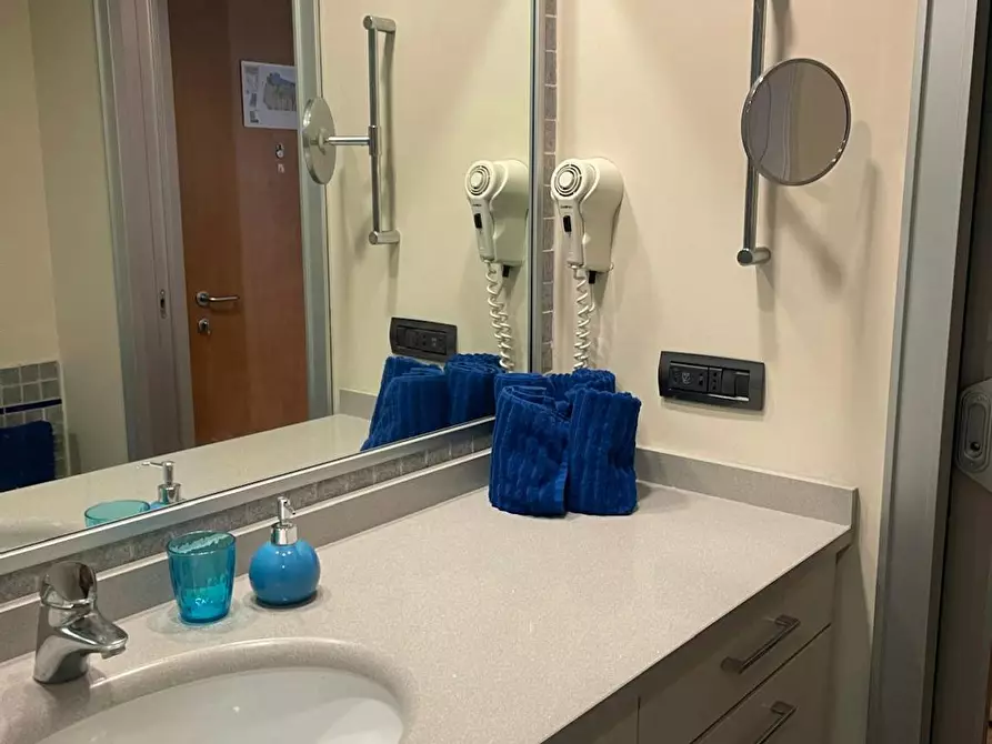 Immagine 9 di Appartamento in affitto  in Via Madama Cristina a Torino