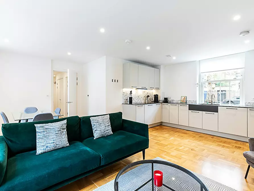 Immagine 1 di Appartamento in affitto  in Lisgar Terrace a Hammersmith