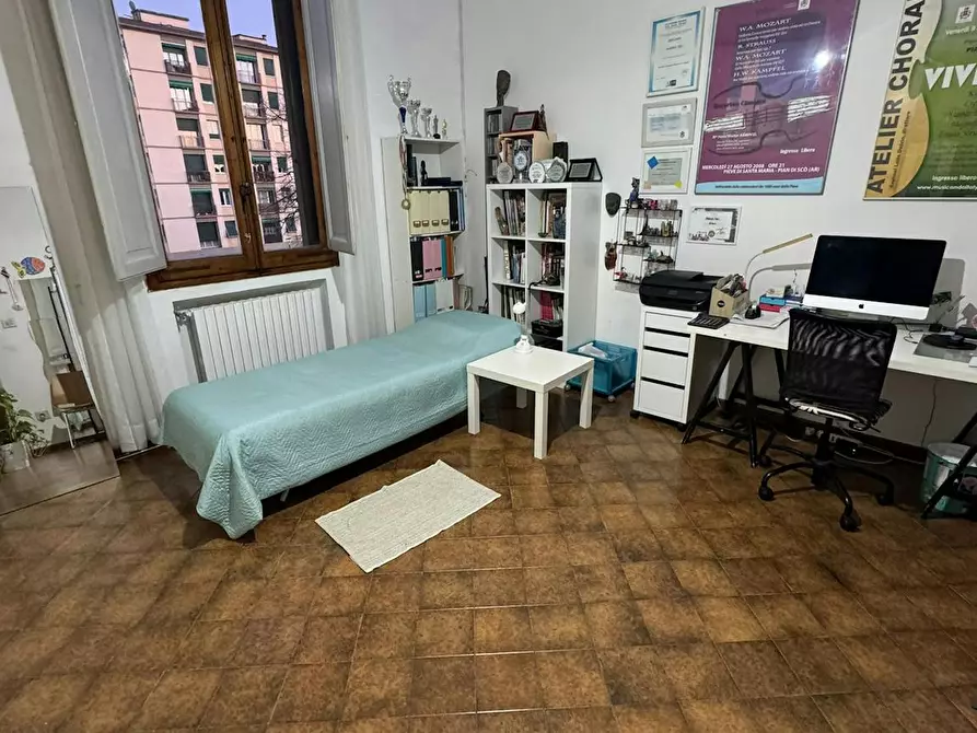 Immagine 1 di Camera in affitto  in Via Francesco Caracciolo a Firenze