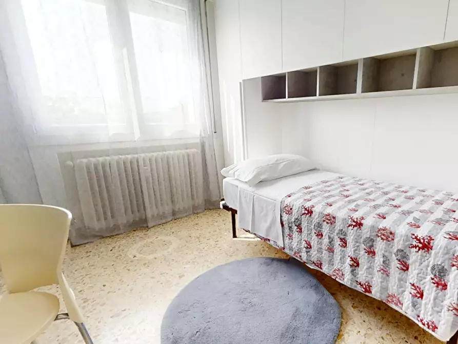 Immagine 1 di Camera in affitto  in Via Trento a Venezia