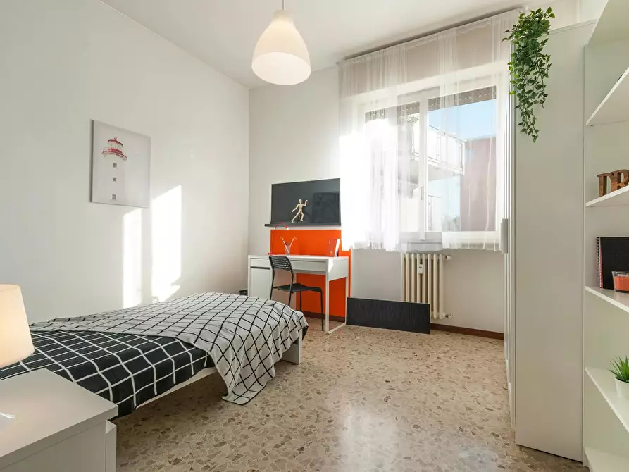Immagine 1 di Camera in affitto  in Via Evaristo Baschenis a Bergamo