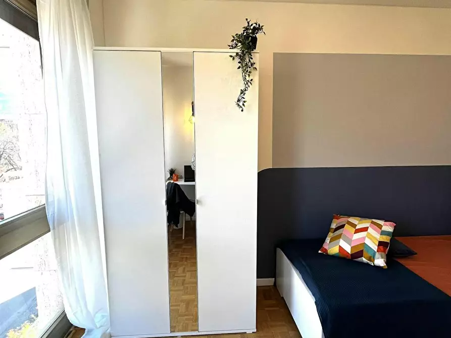 Immagine 3 di Camera in affitto  in Corso 3 Novembre a Trento