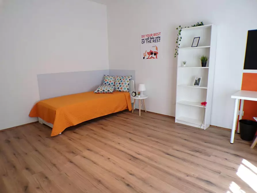 Immagine 2 di Camera in affitto  in Via Edmund Mach a Trento