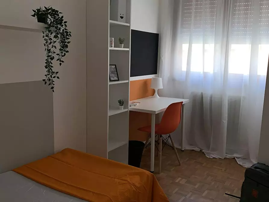 Immagine 1 di Camera in affitto  in Via Fratelli Perini a Trento