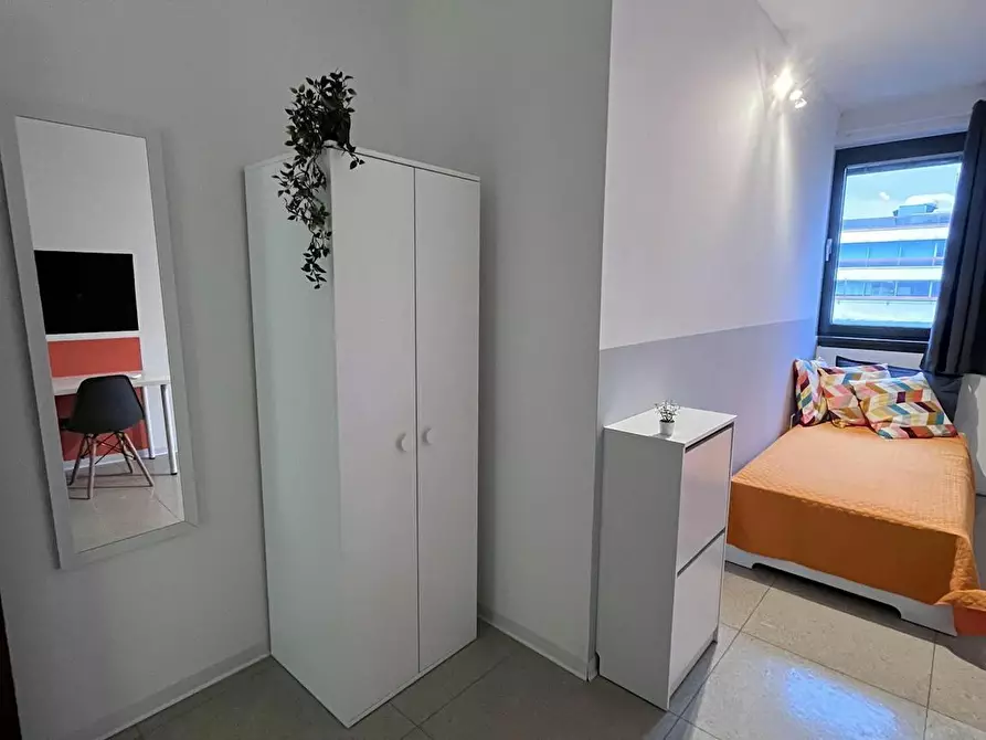 Immagine 3 di Camera in affitto  in Via del Brennero a Trento