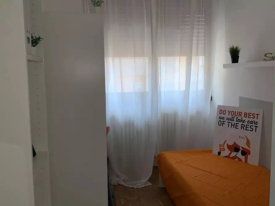 Immagine 2 di Camera in affitto  in Via Fratelli Perini a Trento