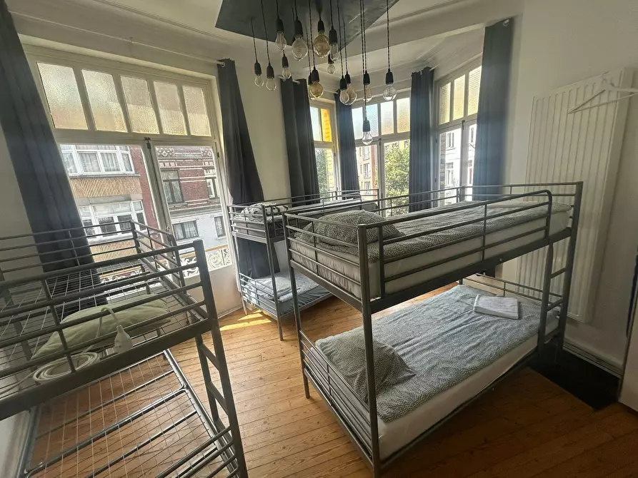 Immagine 2 di Appartamento in affitto  in Rue Peter Benoit a Etterbeek