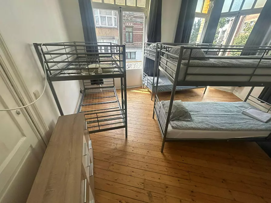 Immagine 5 di Appartamento in affitto  in Rue Peter Benoit a Etterbeek