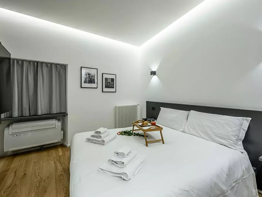 Immagine 1 di Appartamento in affitto  in Via della Moscova a Milano