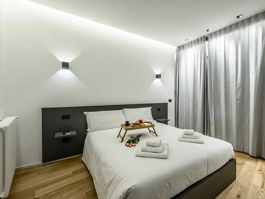 Immagine 5 di Appartamento in affitto  in Via della Moscova a Milano