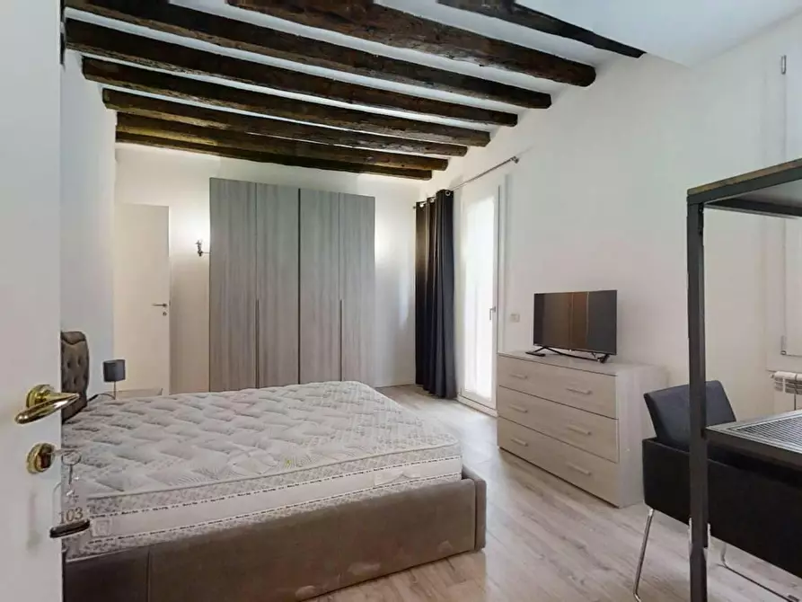 Immagine 6 di Camera in affitto  in Calle Loredan a Venezia