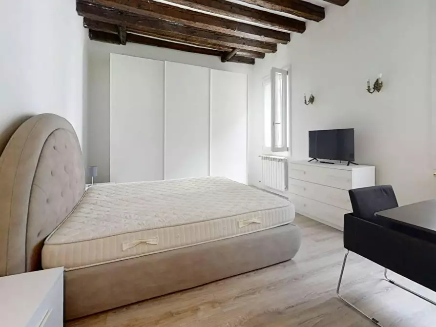 Immagine 2 di Camera in affitto  in Calle Loredan a Venezia