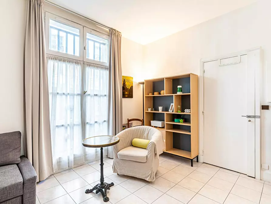 Immagine 8 di Appartamento in affitto  in Rue de Turenne a Paris
