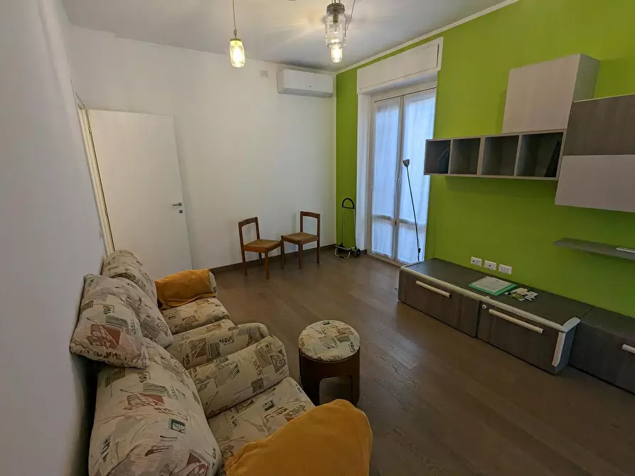 Immagine 2 di Camera condivisa in affitto  in Via Belgirate a Milano