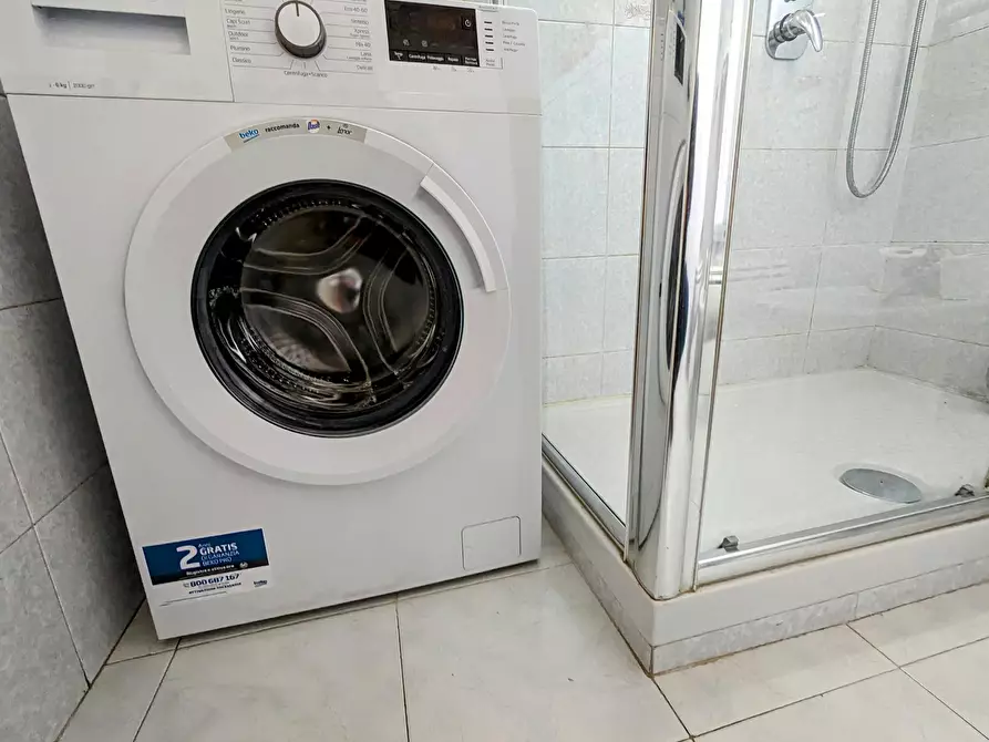 Immagine 10 di Camera condivisa in affitto  in Via Belgirate a Milano