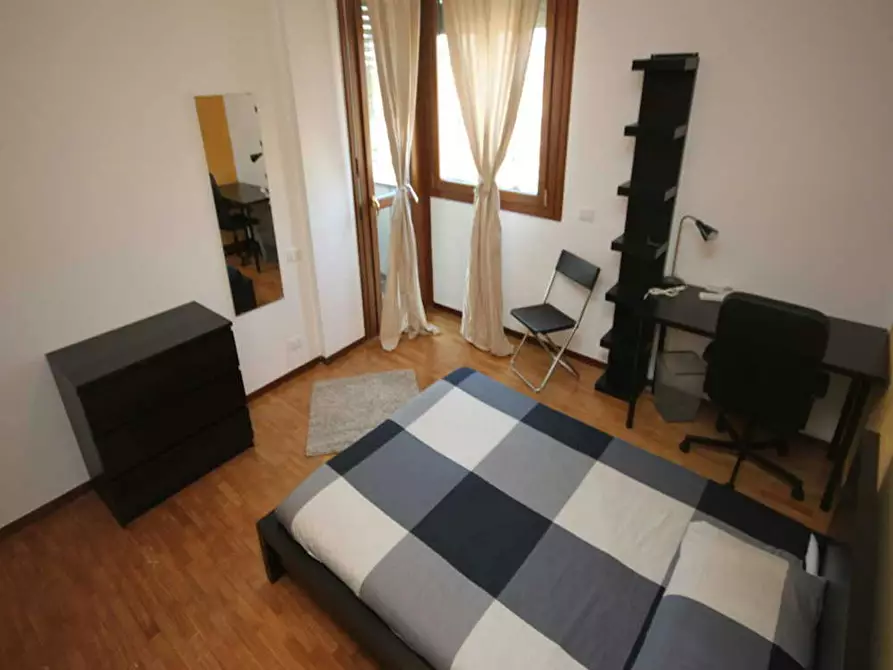 Immagine 3 di Camera in affitto  in Viale Sondrio a Milano