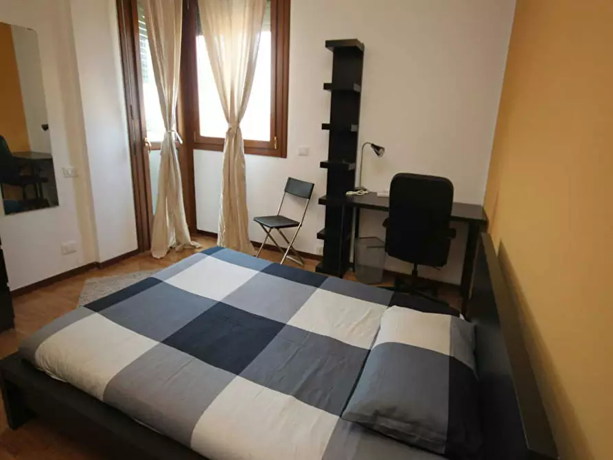 Immagine 4 di Camera in affitto  in Viale Sondrio a Milano