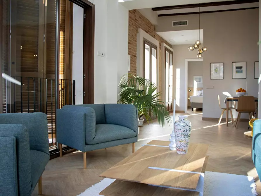 Immagine 5 di Appartamento in affitto  in Carrer de la Creu a Valencia