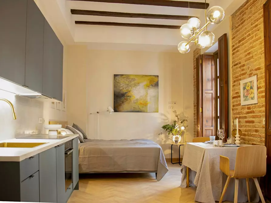 Immagine 2 di Appartamento in affitto  in Carrer de la Creu a Valencia