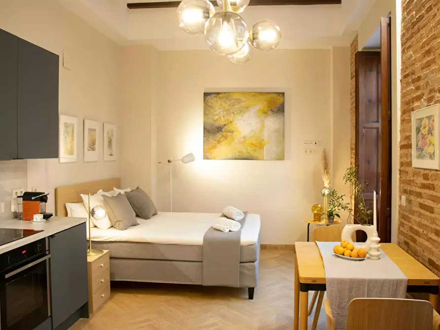 Immagine 1 di Appartamento in affitto  in Carrer de la Creu a Valencia
