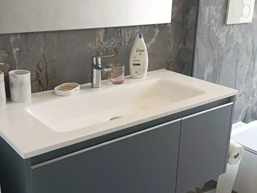 Immagine 7 di Appartamento in affitto  in Piazza Alfonso Neuschuler a Roma