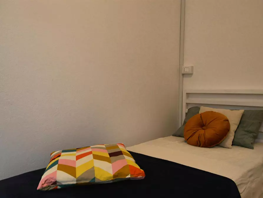 Immagine 2 di Camera in affitto  in Vicolo Franco Villa a Reggio Nell'emilia