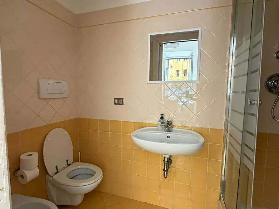 Immagine 6 di Camera in affitto  in Via Monte Santo a Roma
