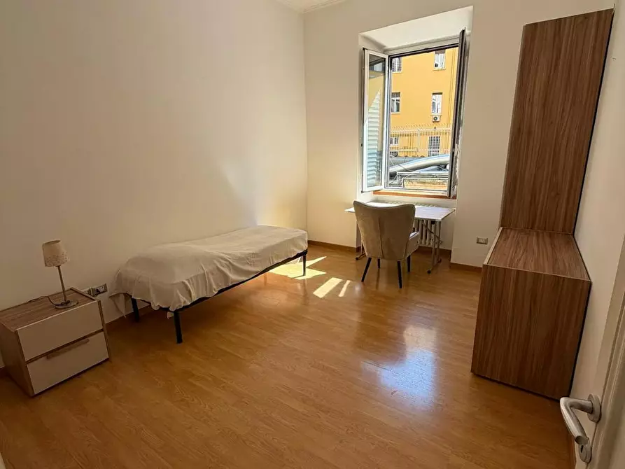 Immagine 1 di Camera in affitto  in Via Monte Santo a Roma