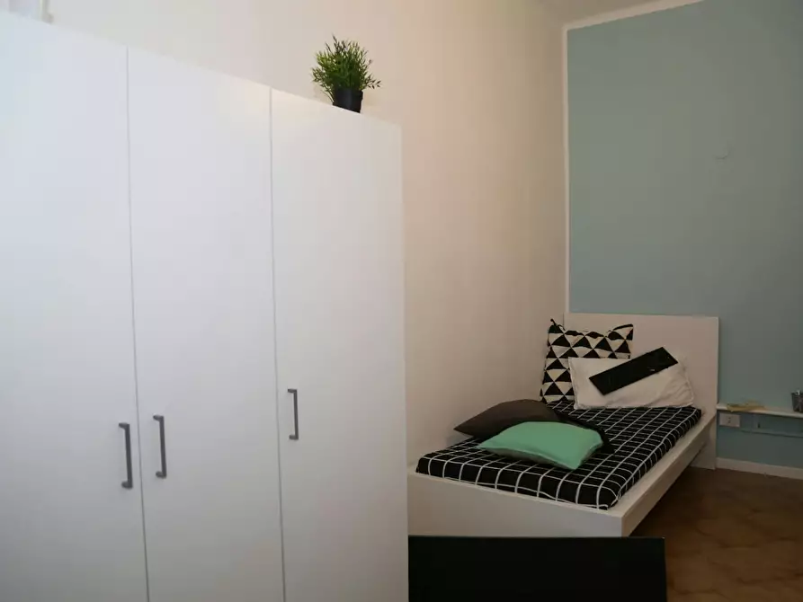 Immagine 1 di Camera in affitto  in Via Ergisto Bezzi a Trento