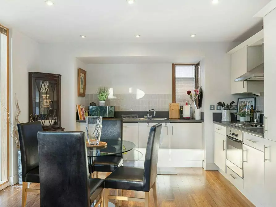 Immagine 3 di Appartamento in affitto  in Watermill Way a Merton