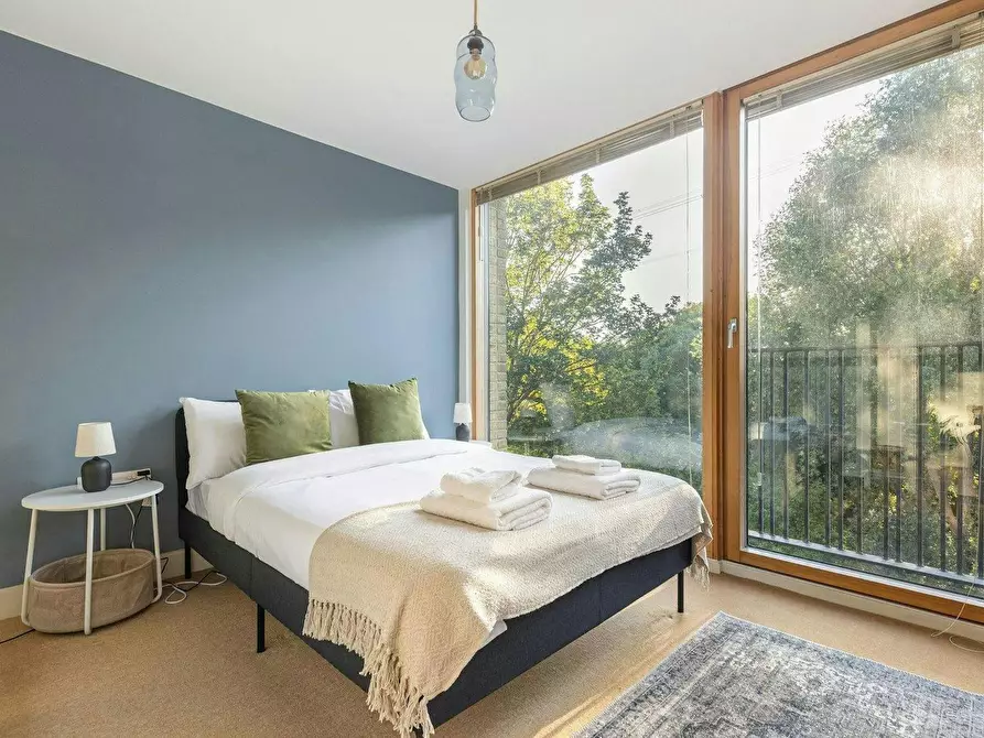 Immagine 10 di Appartamento in affitto  in Watermill Way a Merton