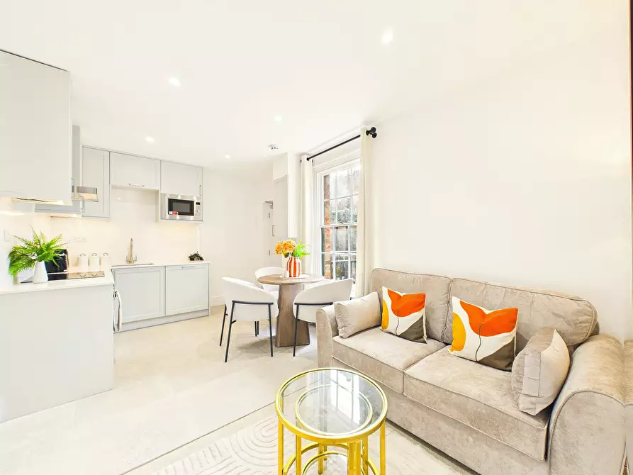 Immagine 1 di Appartamento in affitto  in Henrietta Street a Cheltenham