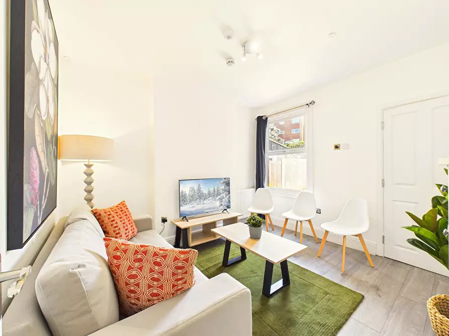 Immagine 3 di Casa indipendente in affitto  in Ridgway Road a 