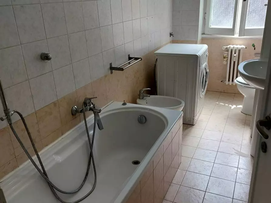 Immagine 4 di Camera in affitto  in Via Raffaello Giovagnoli a Roma