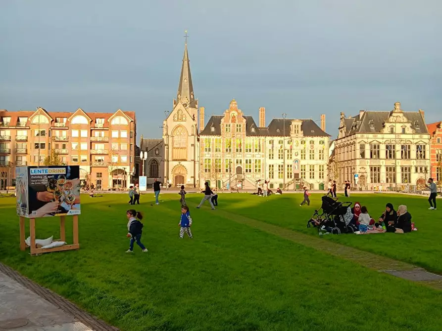 Immagine 10 di Appartamento in affitto  in Grote Markt a Nieuwkerken-Waas