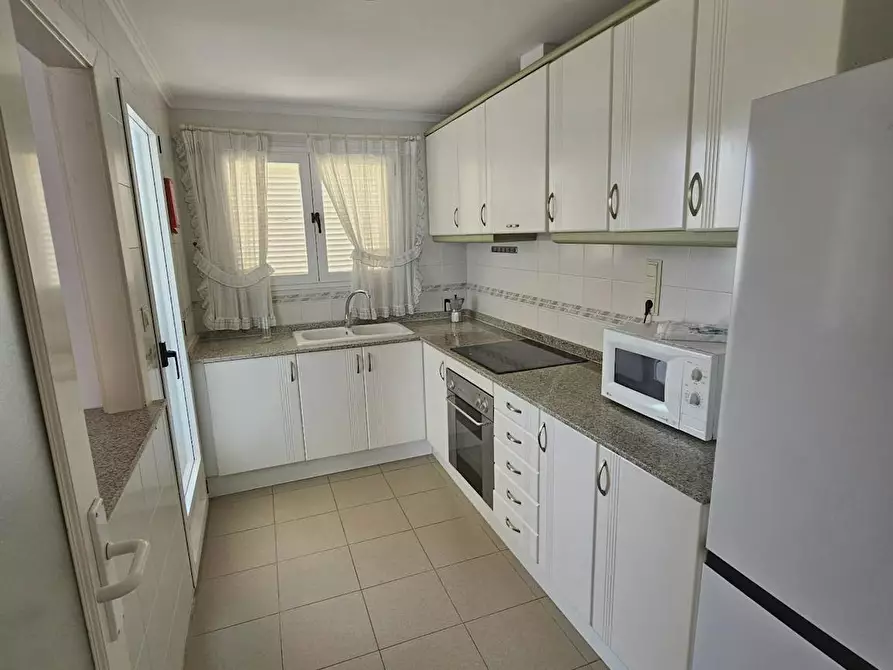 Immagine 8 di Appartamento in affitto  in Carrer de Roderic de Osona a Oliva